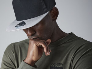 5-panel contrast snapback in Black/Classic Red - North Print Workwear