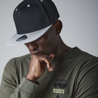 5-panel contrast snapback in Black/Classic Red - North Print Workwear