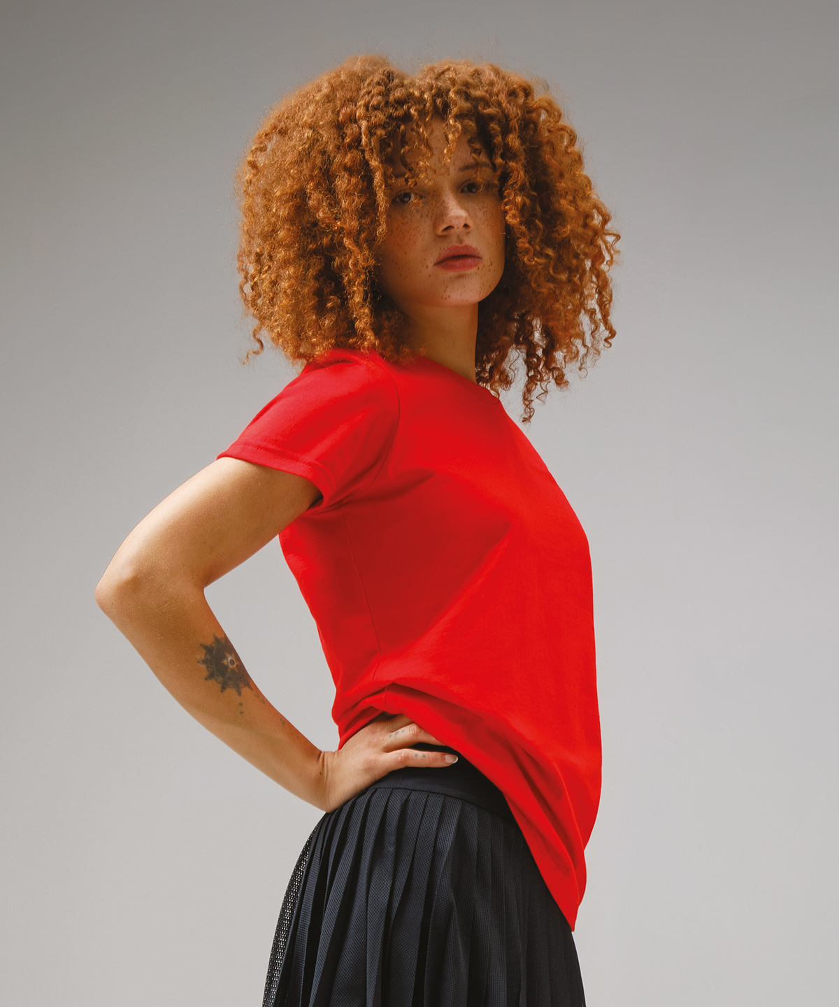 Softstyle™ midweight women’s t-shirt in Heliconia - North Print Workwear